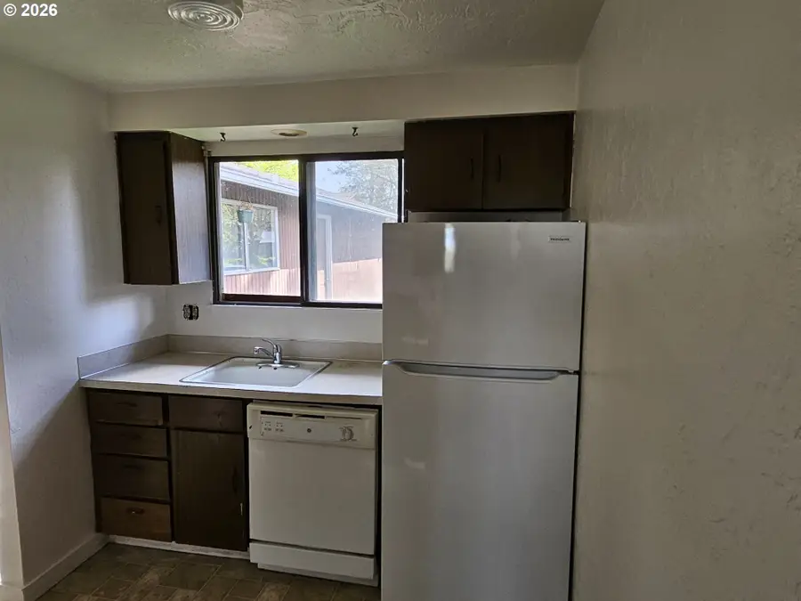 684/686 W Quinalt St, Springfield, OR 97477 - #2