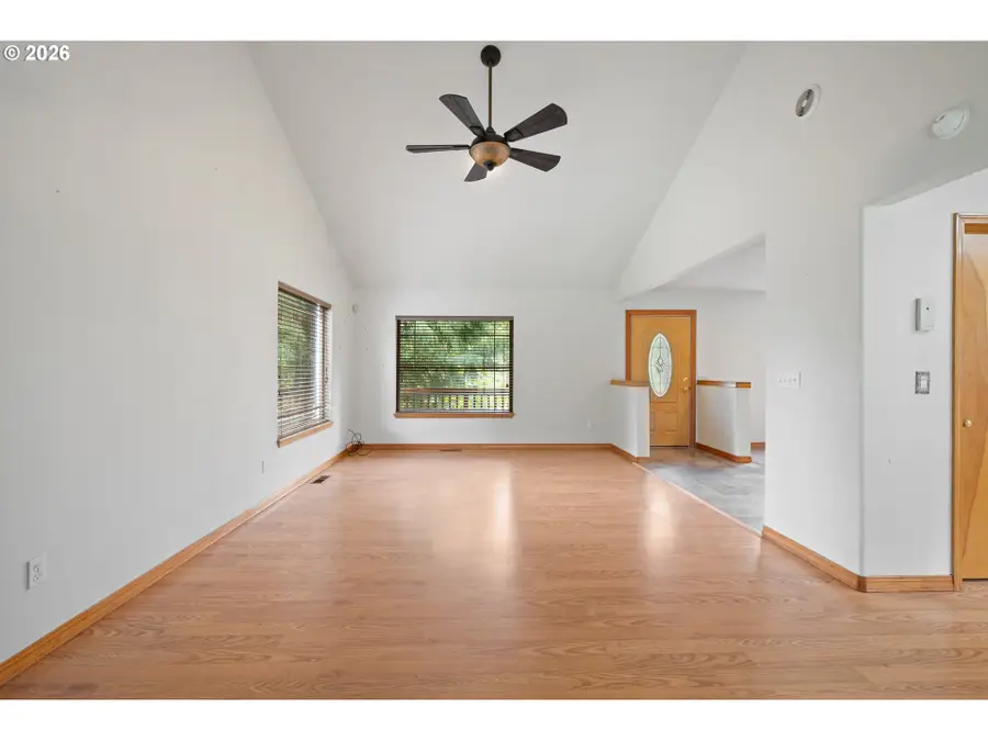 217 Nevada Dr, Longview, WA 98632 - #3