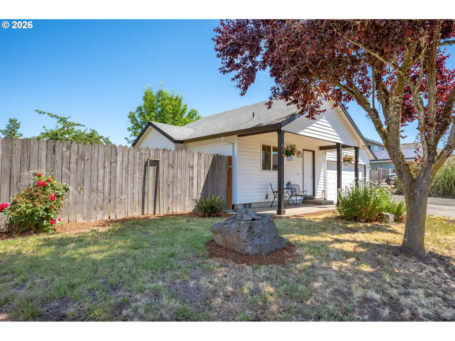 420 E Washington St, Carlton, OR 97111 - #2
