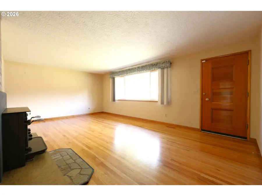 10101 SE 49th Ave, Milwaukie, OR 97222 - #3