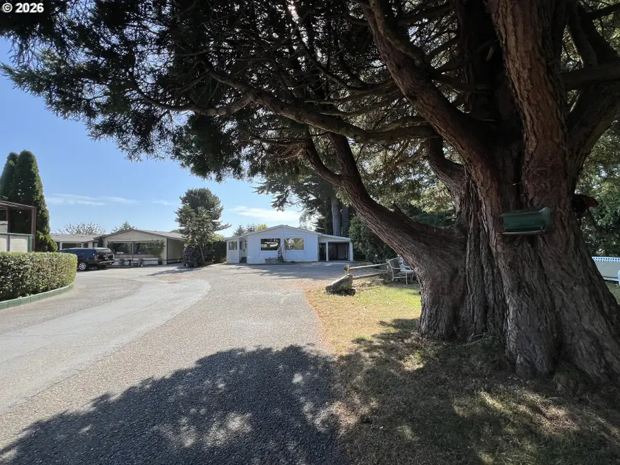 16063 Driftwood Ln #8, Brookings, OR 97415 - #2