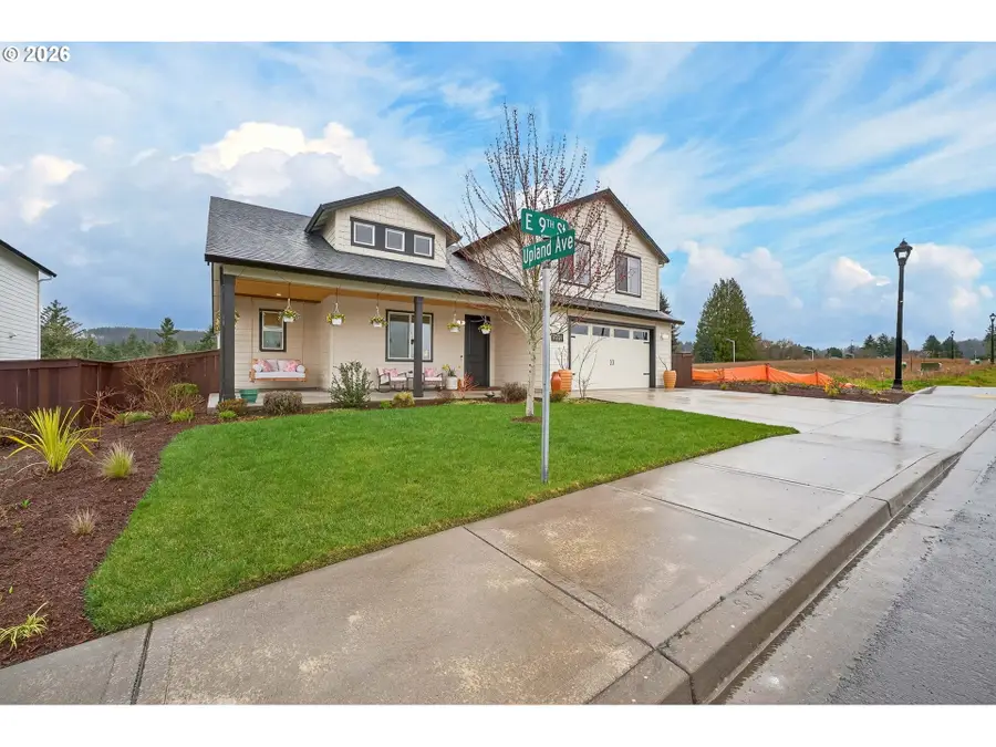 2031 E 9th St, La Center, WA 98629 - #2