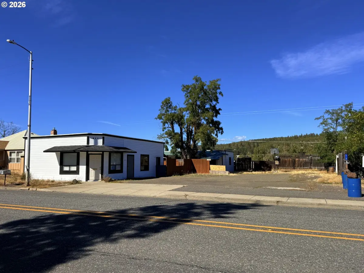 511 E Broadway St, Goldendale, WA 98620 - #1