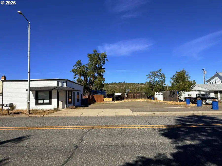 511 E Broadway St, Goldendale, WA 98620 - #2