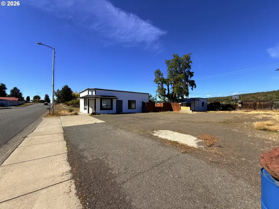 511 E Broadway St, Goldendale, WA 98620 - #3