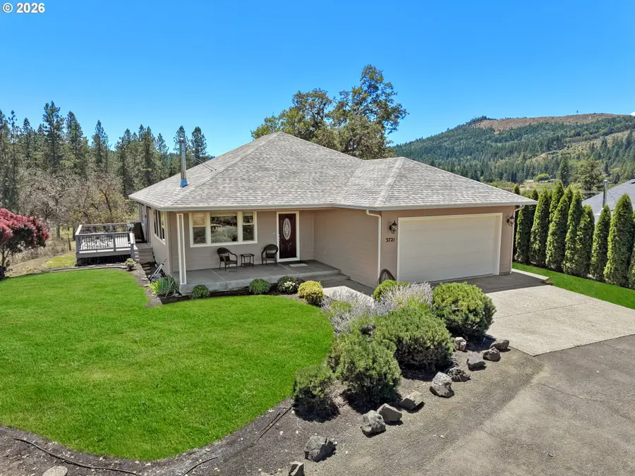 3721 Colonial Rd, Roseburg, OR 97471 - #2