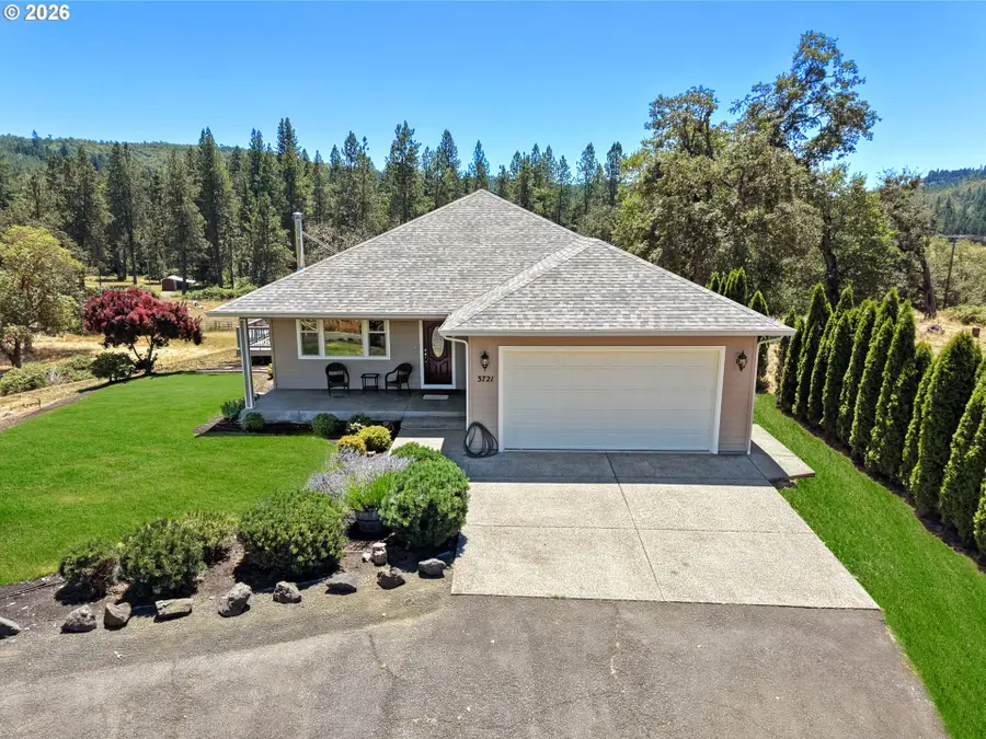 3721 Colonial Rd, Roseburg, OR 97471 - #3