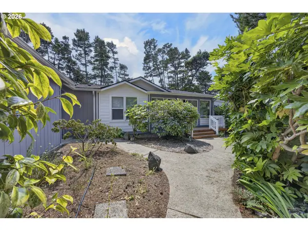 4895 Seapine Dr, Florence, OR 97439