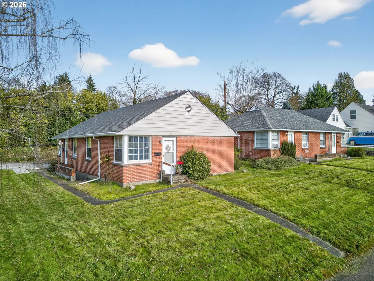 914 W 39th St, Vancouver, WA 98660 - #1