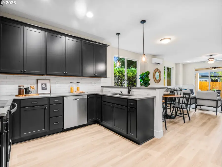 7252 SW 1st Ave, Portland, OR 97219 - #2