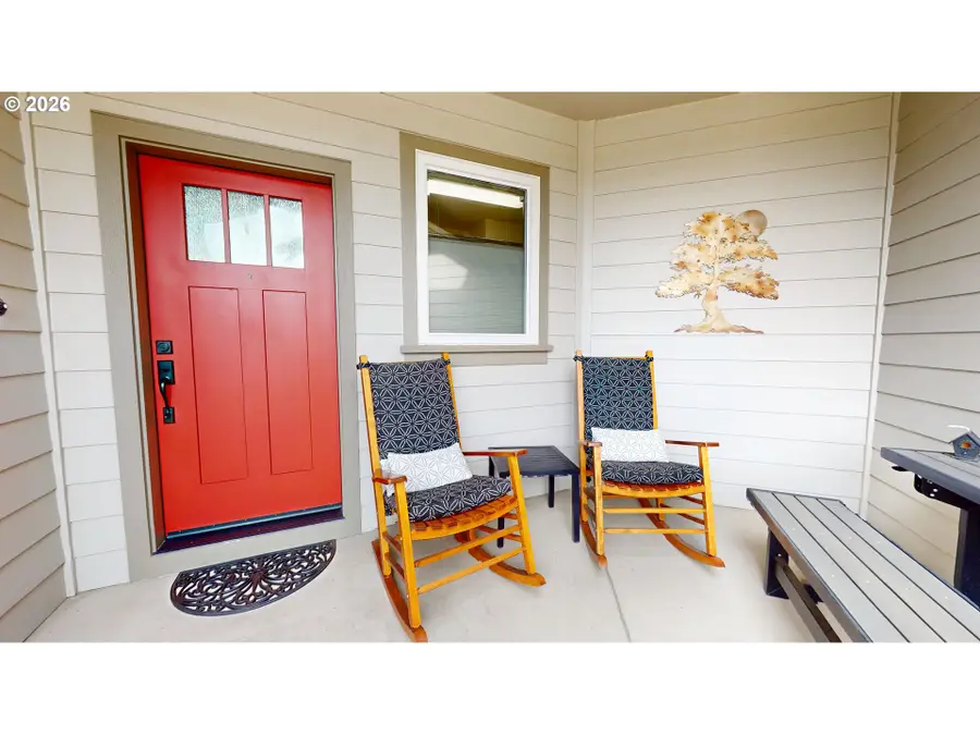 1074 Hamilton St, Springfield, OR 97477 - #2