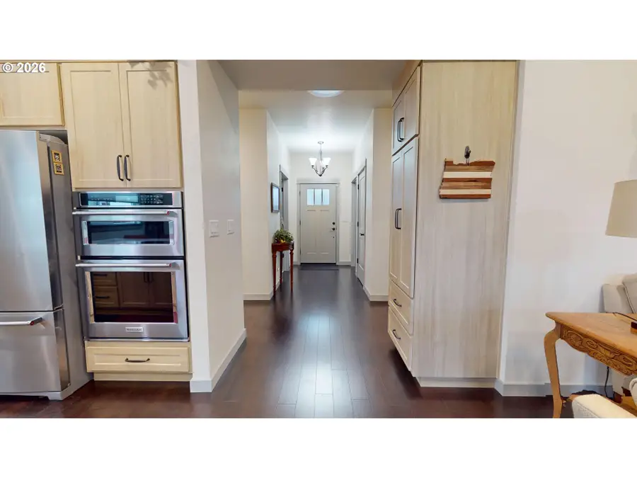 1074 Hamilton St, Springfield, OR 97477 - #3