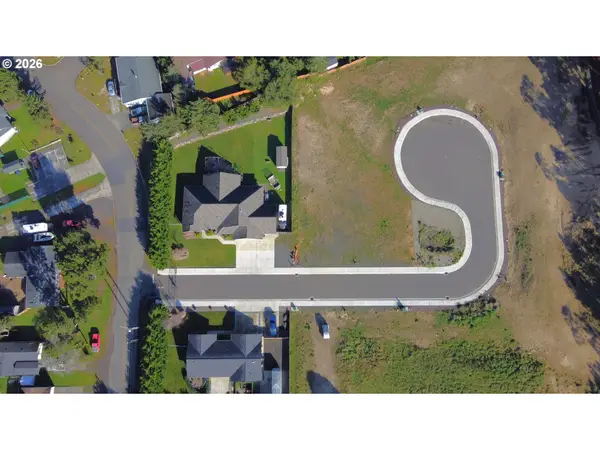 1090 Park Pl, CoosBay, OR 97420