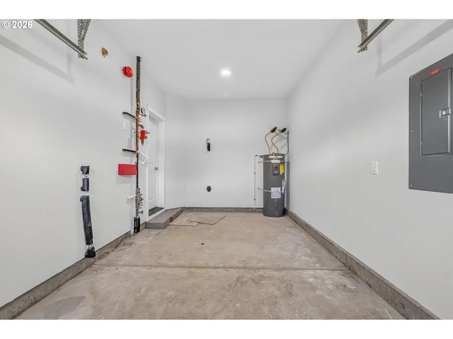 9279 E Burnside St, Portland, OR 97216 - Image #3