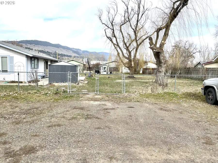 309 Lake Ave, La Grande, OR 97850 - #3