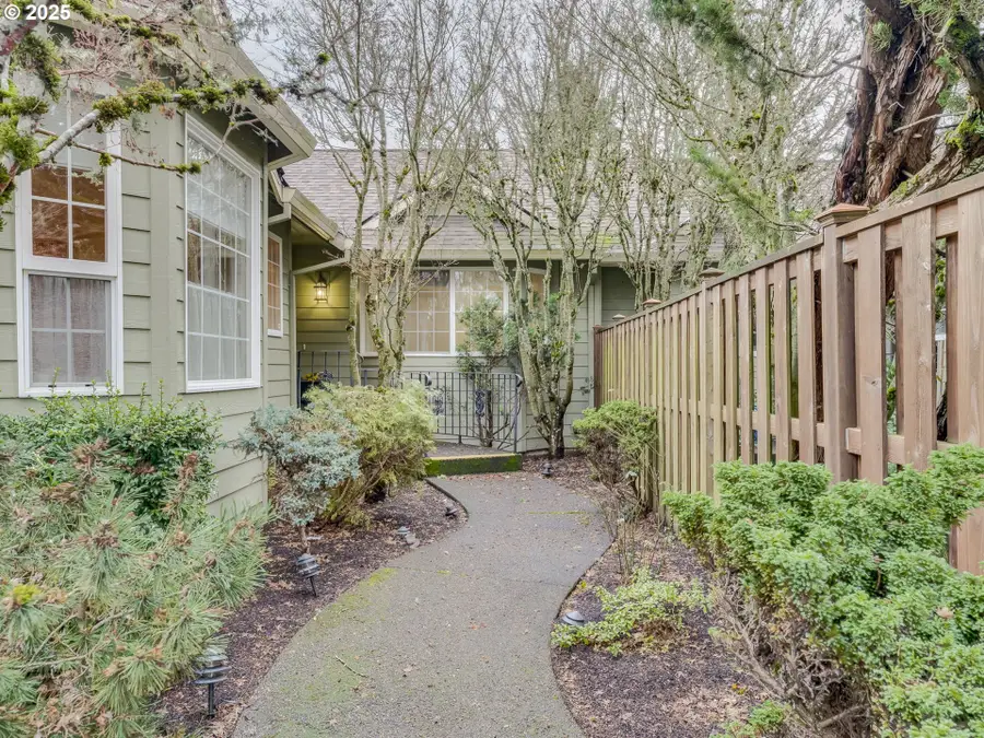 518 NW Willamette Ct, McMinnville, OR 97128 - Image #2