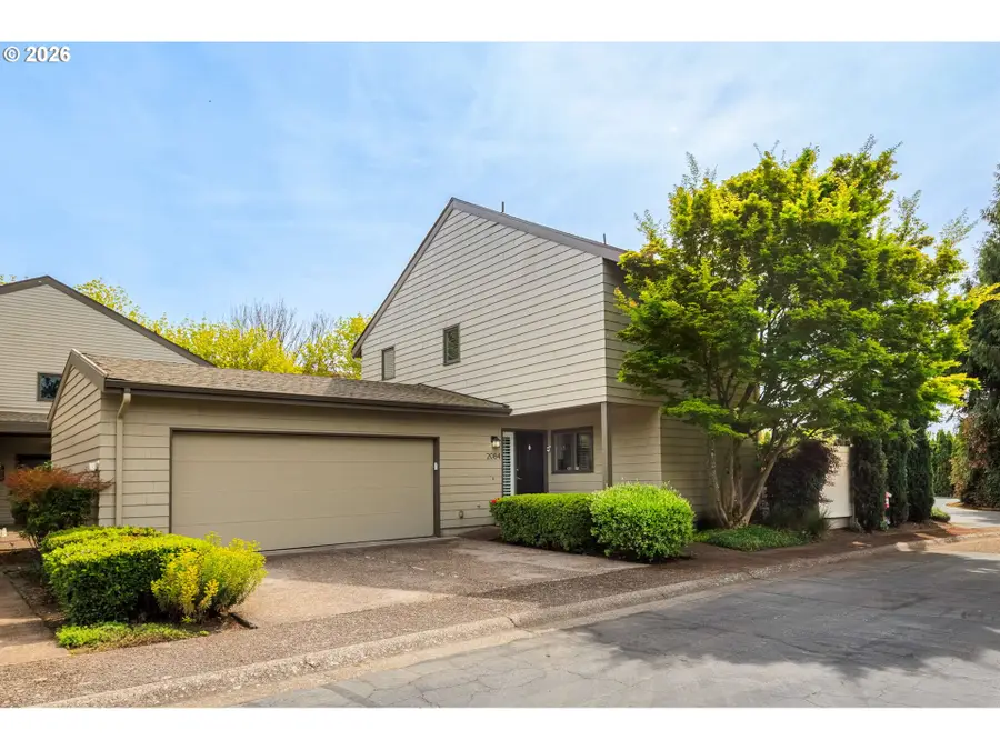 2084 Eastwood Ln, Eugene, OR 97401 - #2