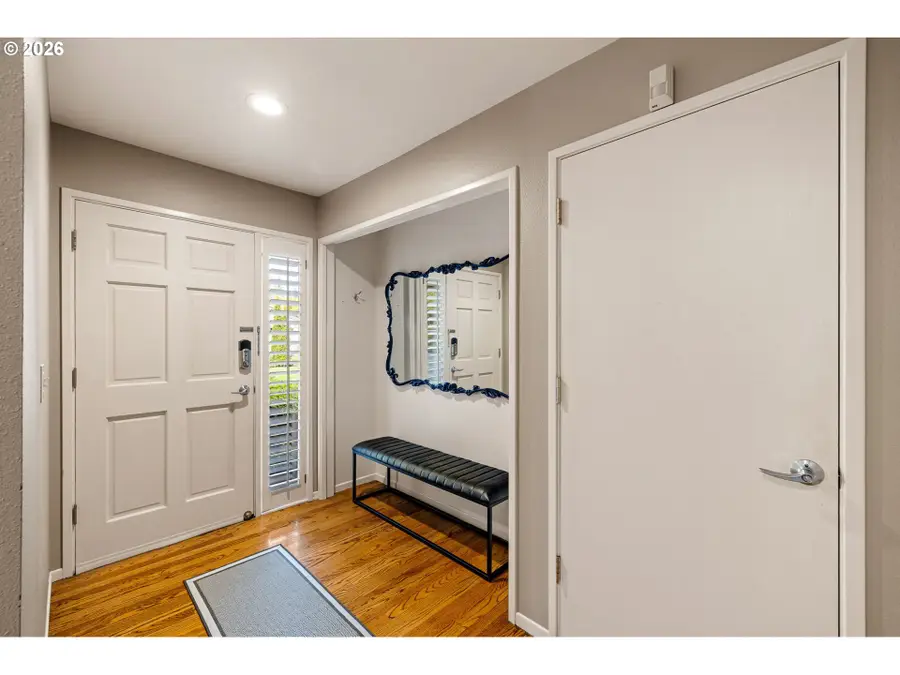 2084 Eastwood Ln, Eugene, OR 97401 - #3