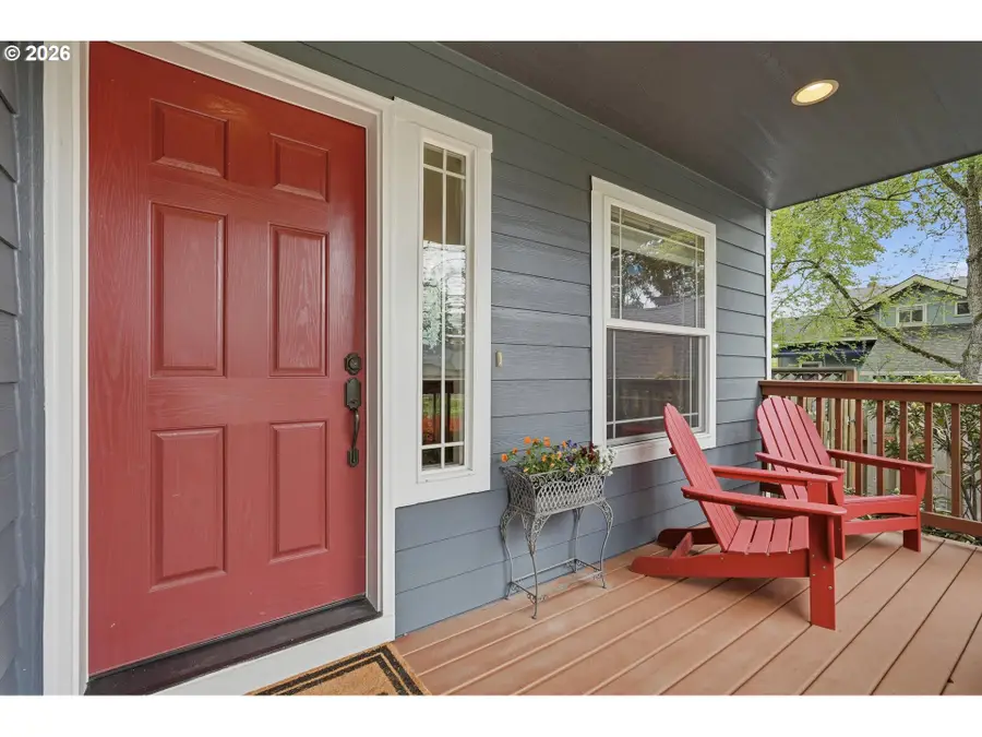 180 SW 3rd St, Dundee, OR 97115 - #3