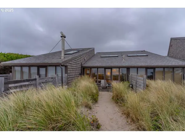 169 Salishan Dr #F, GlenedenBeach, OR 97388