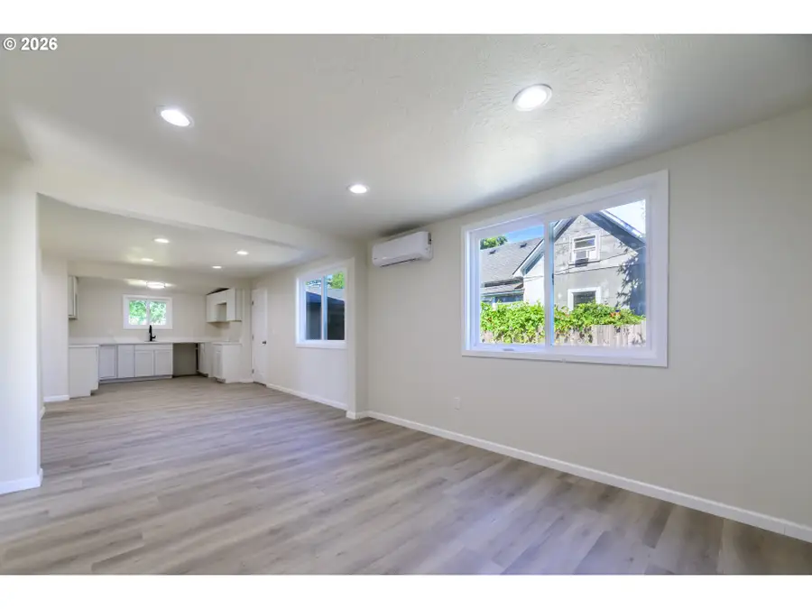 810 Johnson Ave, Cottage Grove, OR 97424 - #2