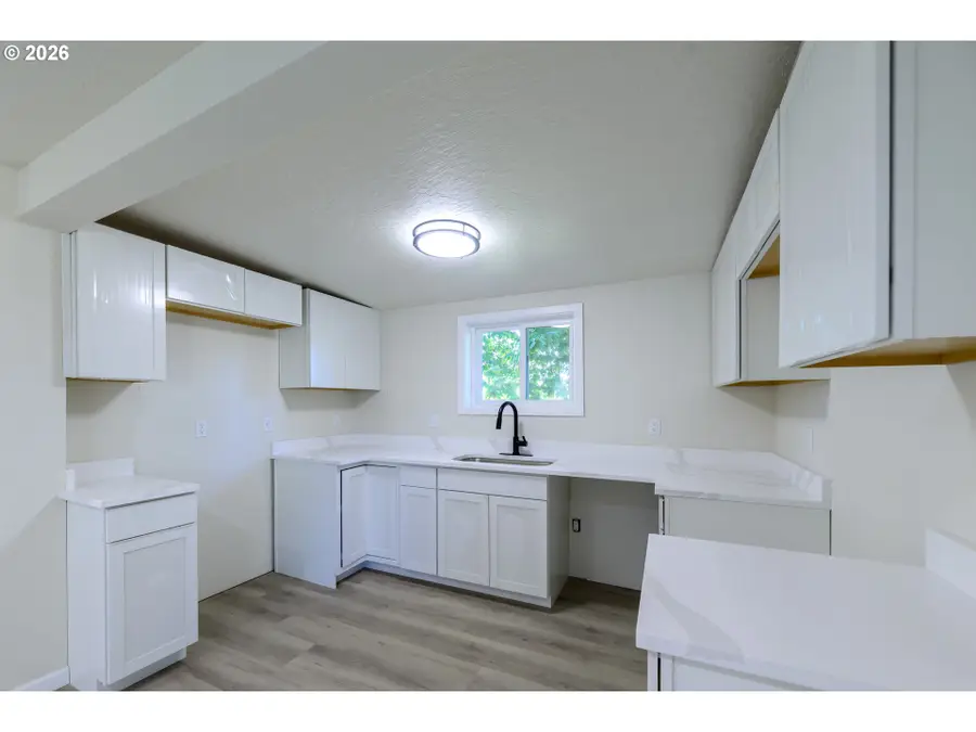810 Johnson Ave, Cottage Grove, OR 97424 - #3