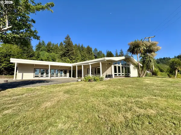 94475 Golf Course Ln, NorthBend, OR 97459