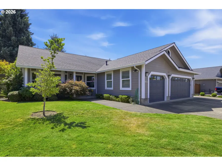 1575 Fairview Pl, Cottage Grove, OR 97424 - #2