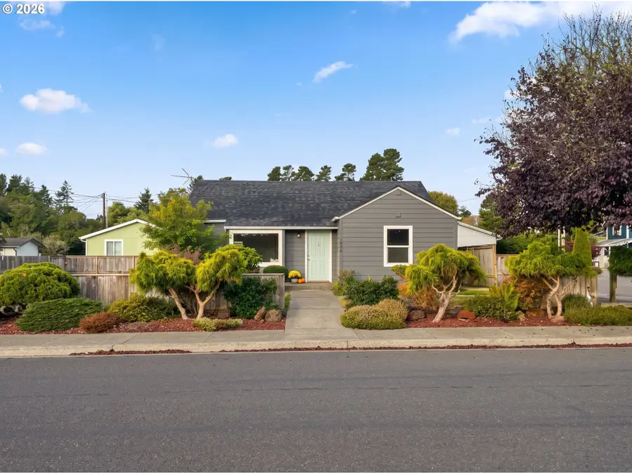 1699 Pine St, Florence, OR 97439 - #3