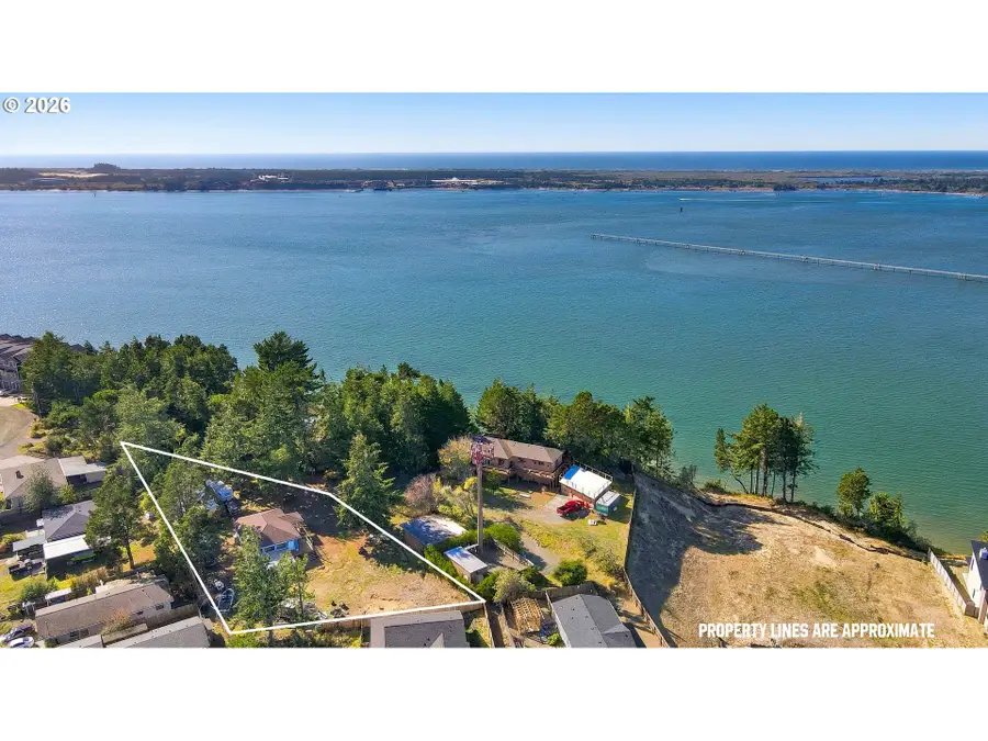 1589 Seagate Ave, Coos Bay, OR 97420 - #2