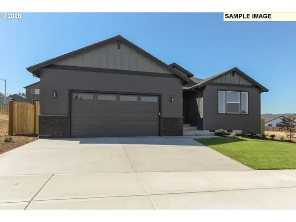618 NE Trillium Dr #62, Estacada, OR 97023