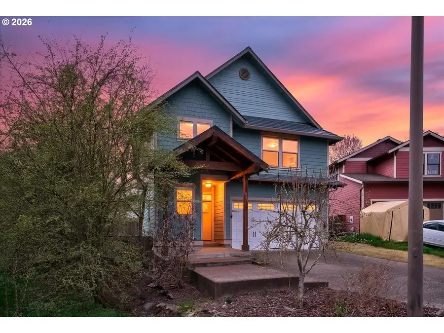 561 N Declaration Dr, Carlton, OR 97111 - #3