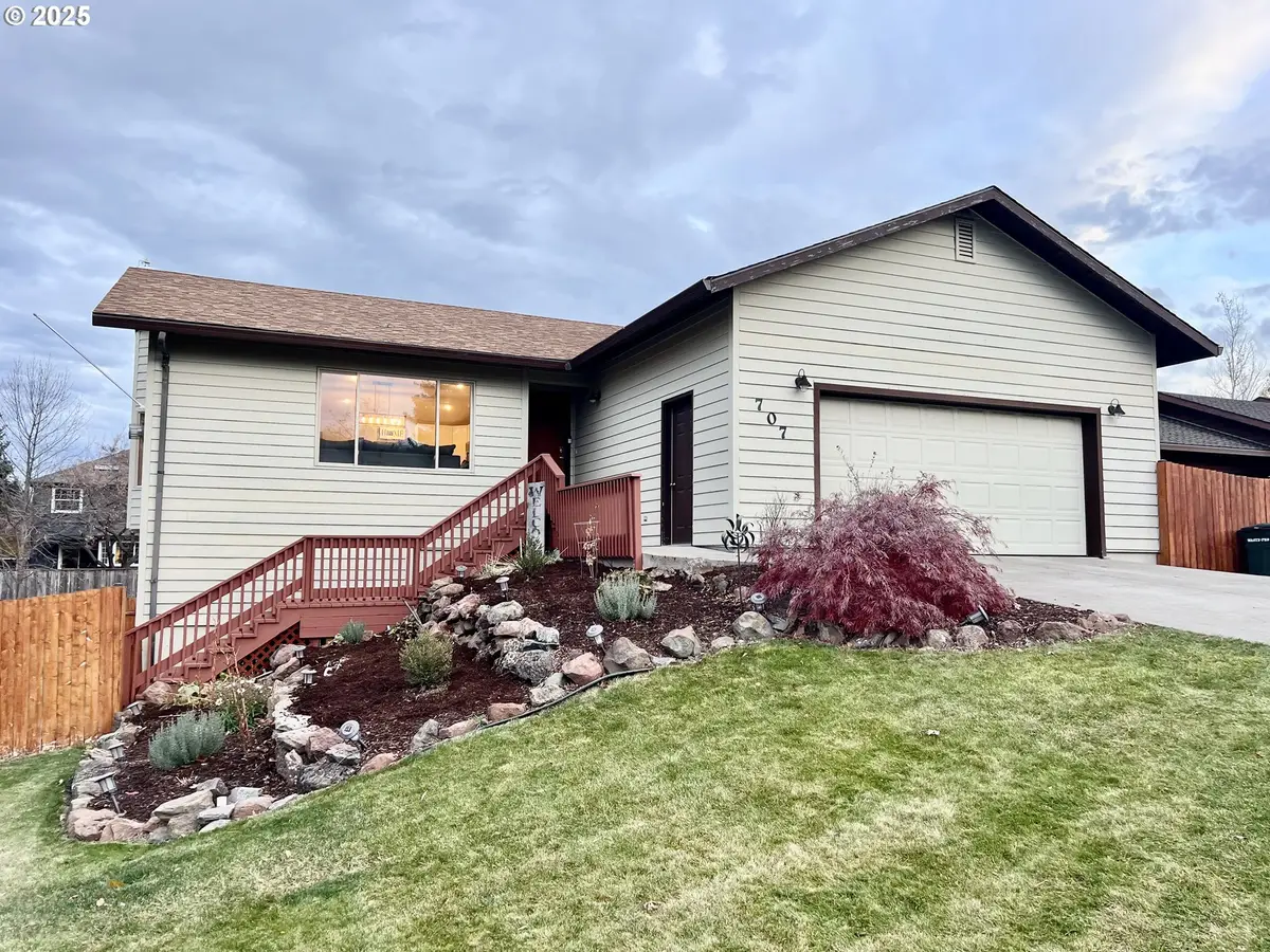 707 Highland Dr, La Grande, OR 97850 - Image #1