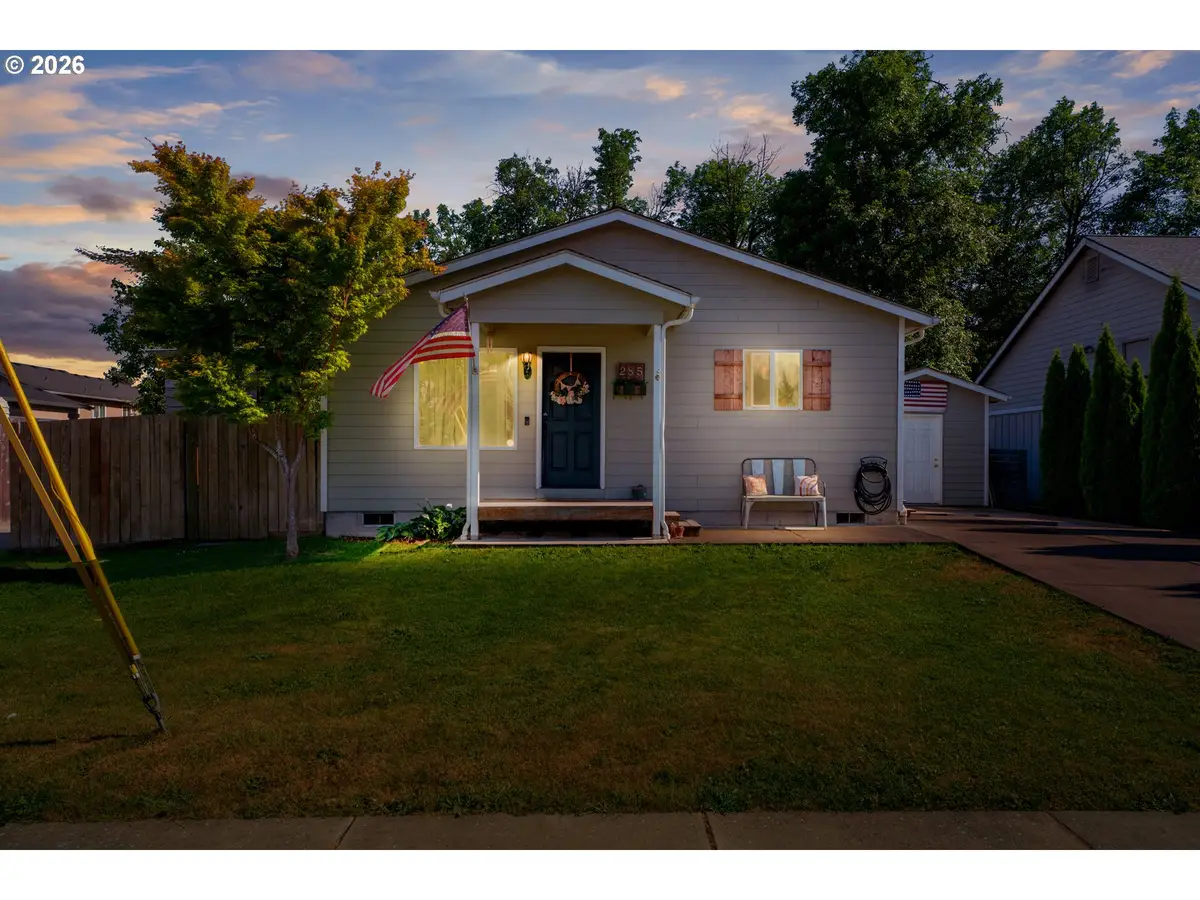 285 E 3rd Ave, Junction City, OR 97448 - #1