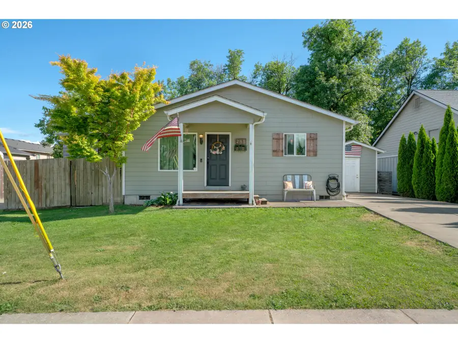 285 E 3rd Ave, Junction City, OR 97448 - #2
