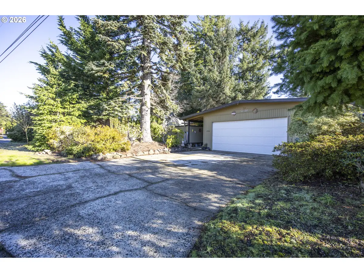 1750 W Park Dr, Florence, OR 97439 - Image #1