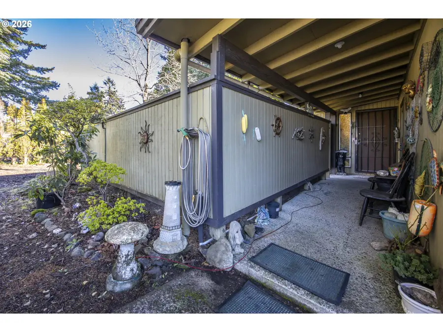 1750 W Park Dr, Florence, OR 97439 - Image #2