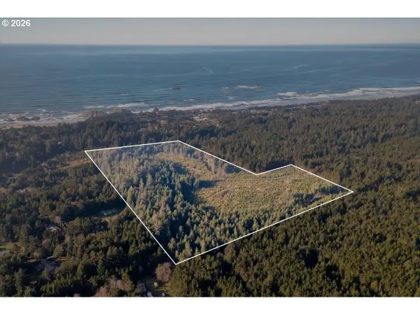 1300 NW Park View St, SealRock, OR 97376