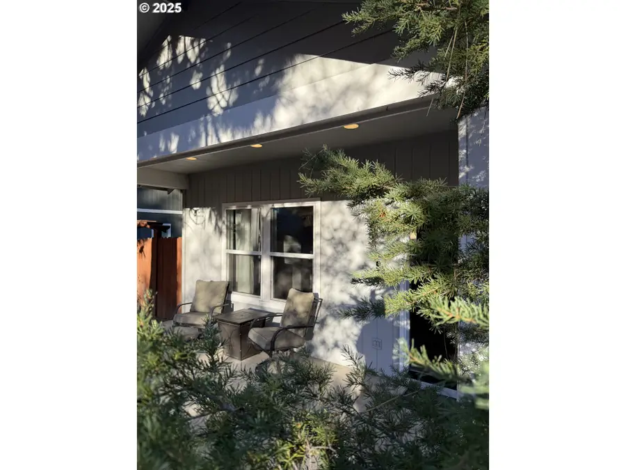 61142 Brookhollow Dr, Bend, OR 97702 - #2