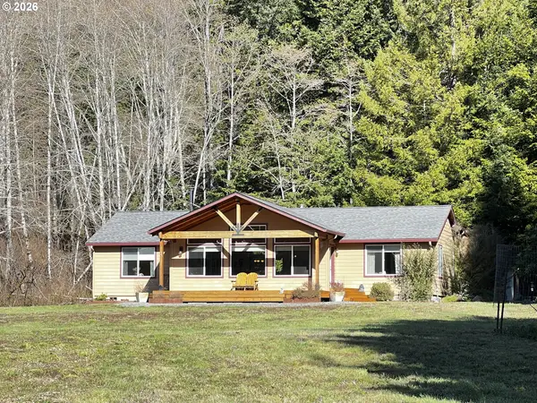 407 Winchuck River Rd, Brookings, OR 97415