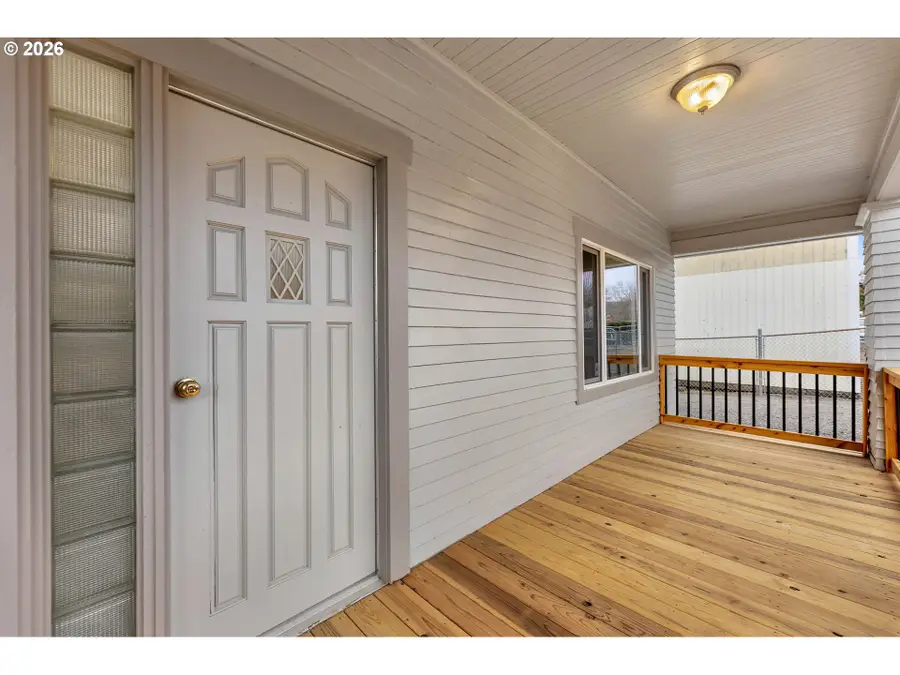 647 SE Russell St, Camas, WA 98607 - Image #2