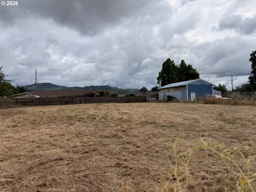 2496 R St, Springfield, OR 97477 - #3