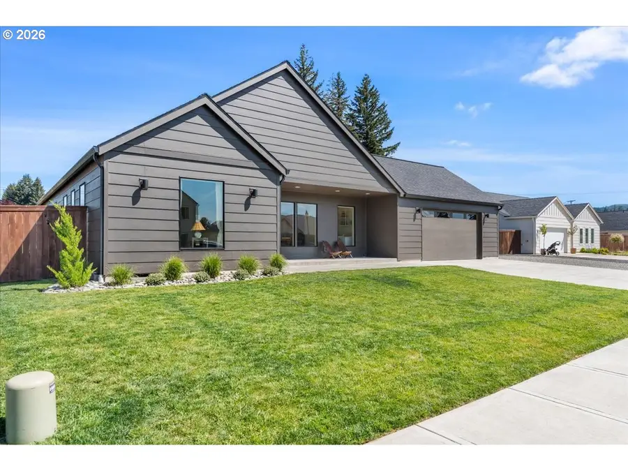 106 W Mcdowell Ct, Yacolt, WA 98675 - #3