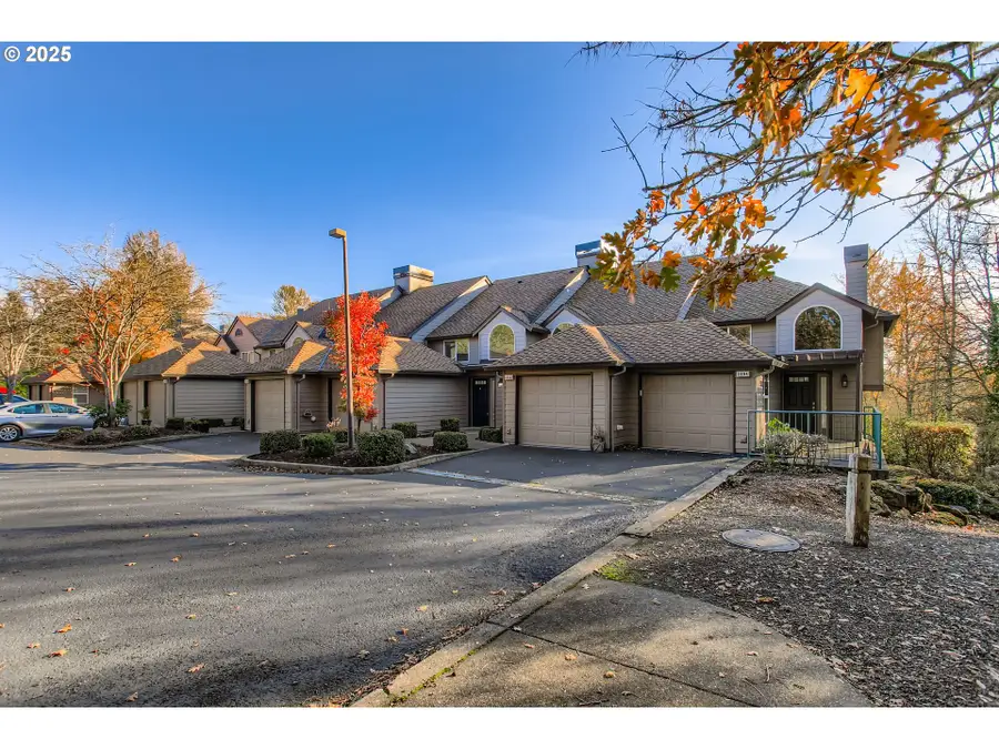 3990 Carman Dr, Lake Oswego, OR 97035 - Image #2