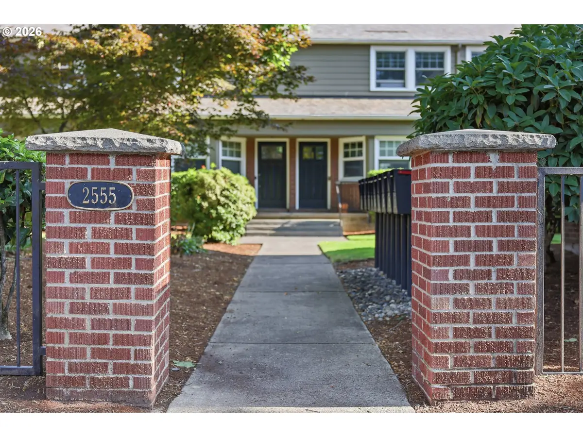 2555 NW Savier St #10, Portland, OR 97210 - #1