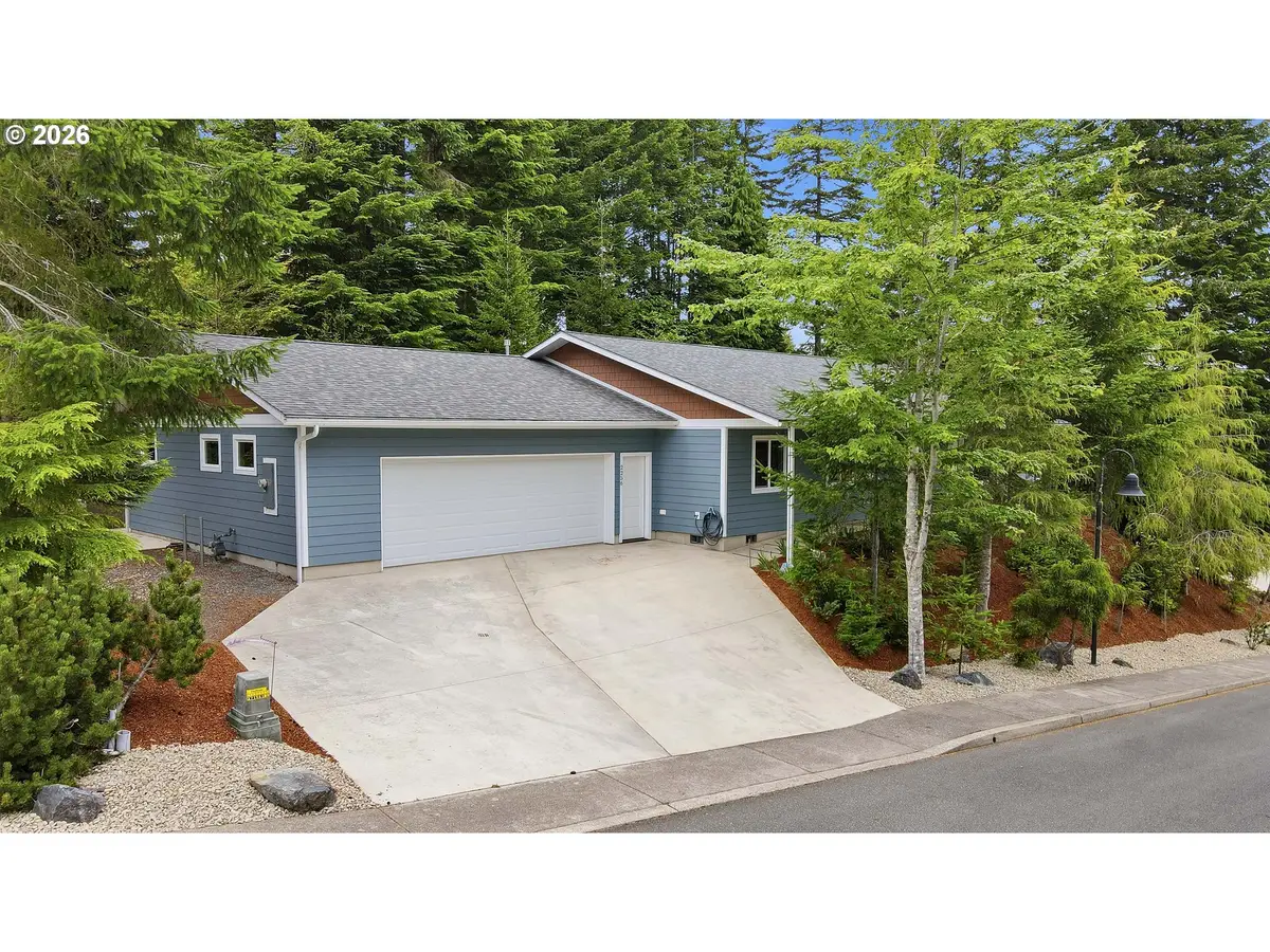 2256 Timberline Dr, Coos Bay, OR 97420 - #1