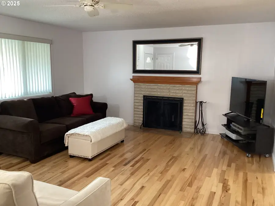 17706 SE Washington St, Portland, OR 97233 - Image #3