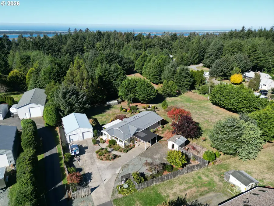 1212 Ohio Ave, Bandon, OR 97411 - #2