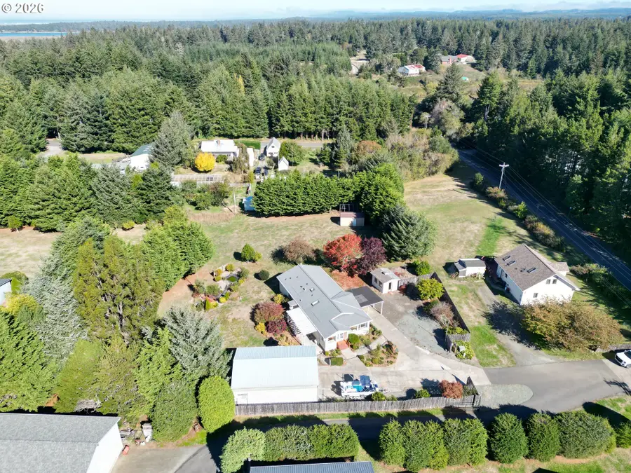 1212 Ohio Ave, Bandon, OR 97411 - #3