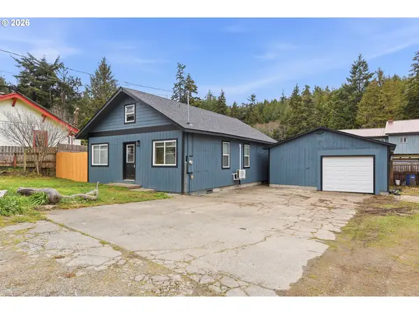 1348 Dakota St, CoosBay, OR 97420